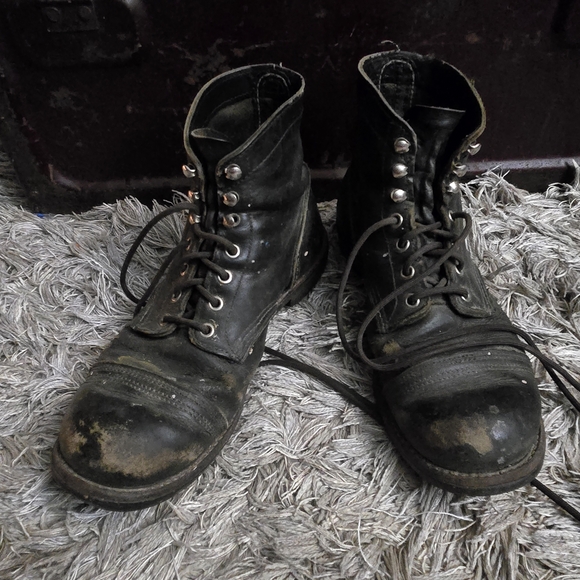 Red Wing Iron Rangers 8.5 - Picture 2 of 10